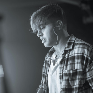 成人欧美一区二区三区
