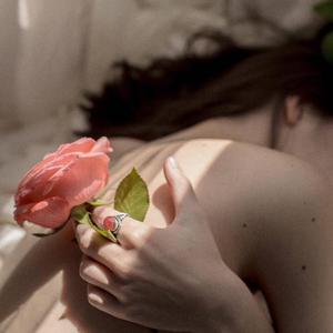 美女的胸❌又黄❌又大精灵
